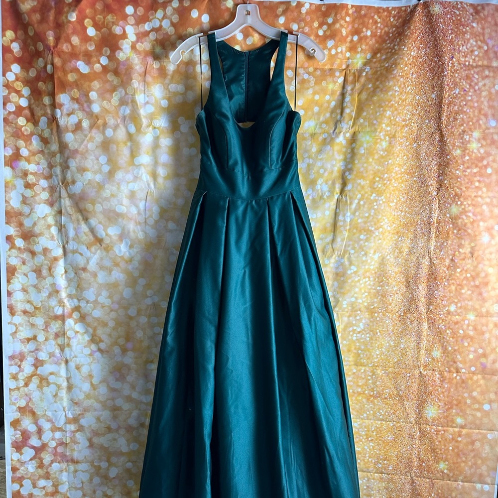 Morgan and Co. Formal Emerald Green Floor length dress